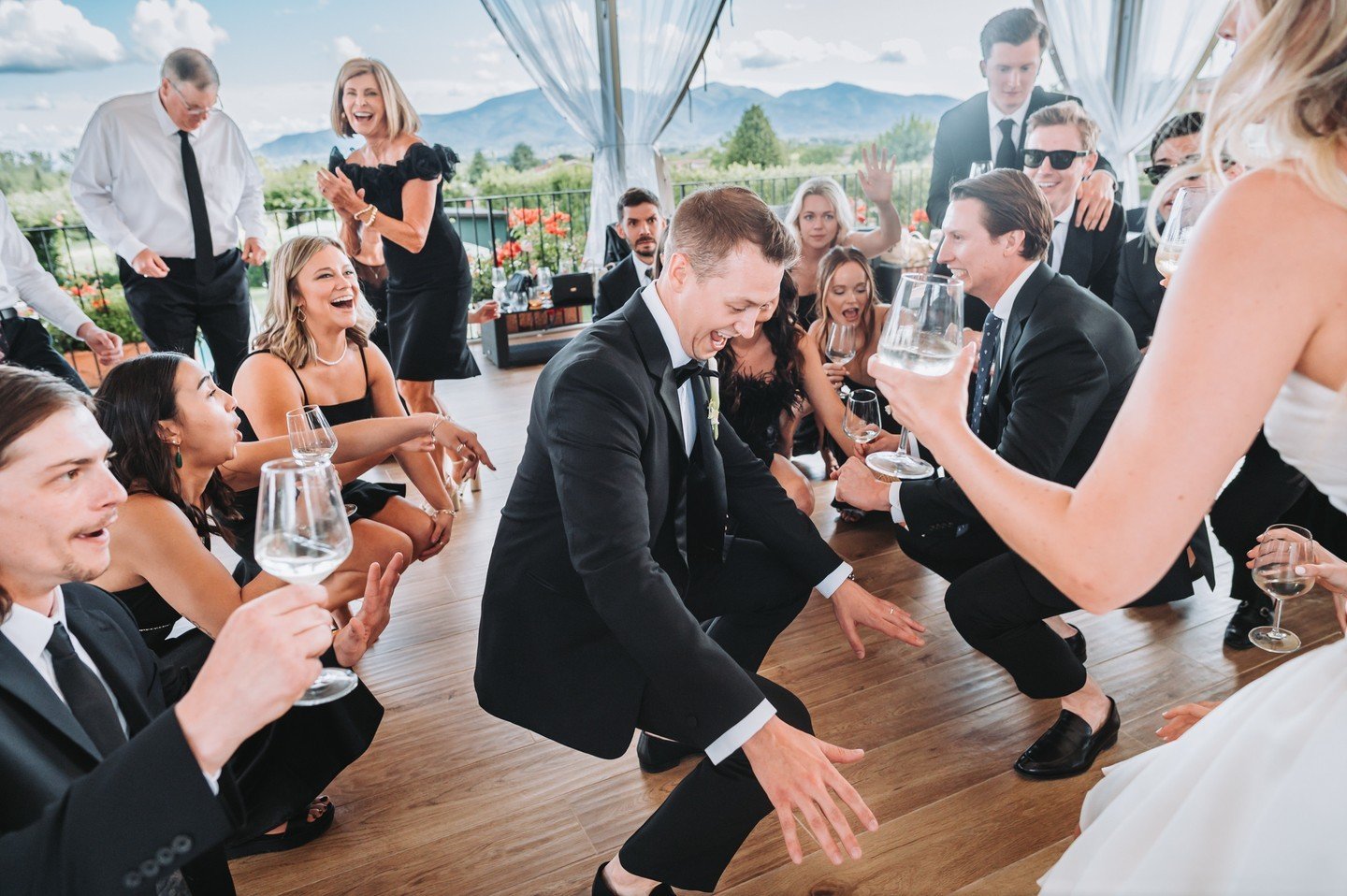 Seguendo l'energia di oggi, un scatto alla volta⁠
https://www.digitalsposi.it⁠
⁠
Following the vibe of the day. one moment at a time⁠
https://www.digitalsposi.com⁠
⁠
#weddinginvilla #weddingparty #dancefloor #weddingphotographer #tuscanyweddingvibes