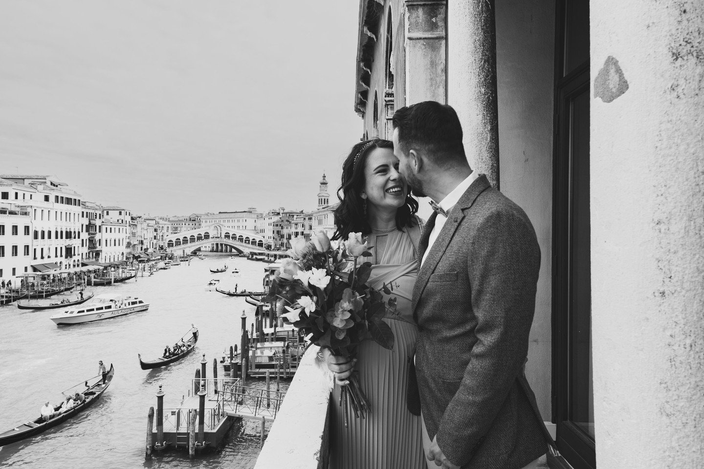 Venice in all it&rsquo;s beauty and Love. ⁠
.⁠
.⁠
Venezia con tutta la sua bellezza e amore. ⁠
#weddinginvenice #weddingphotographervenice #matrimonioavenezia